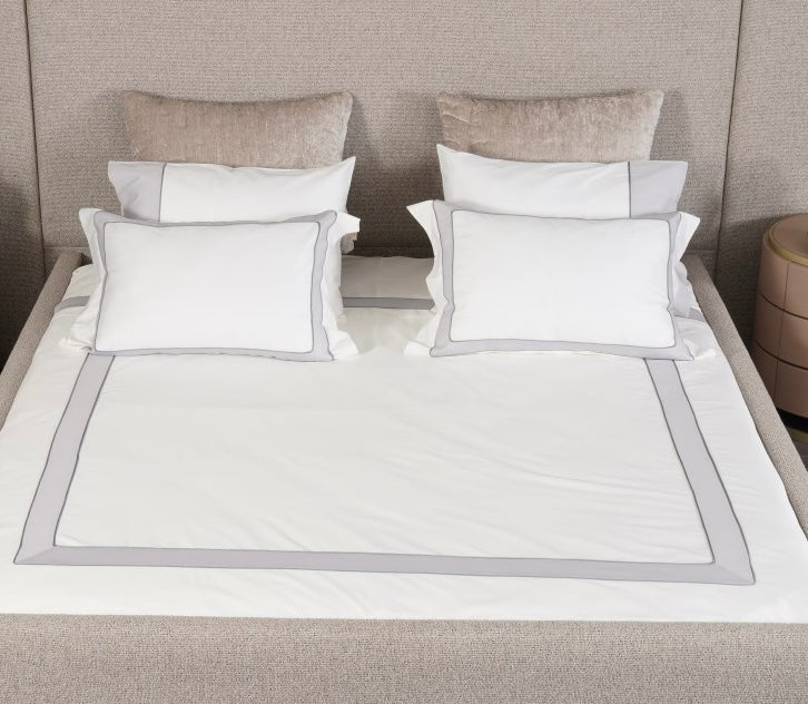 Nyra Gri Şeritli Beyaz Pamuk Saten Çift Kişilik Nevresim Takımı 220 x 240 cm